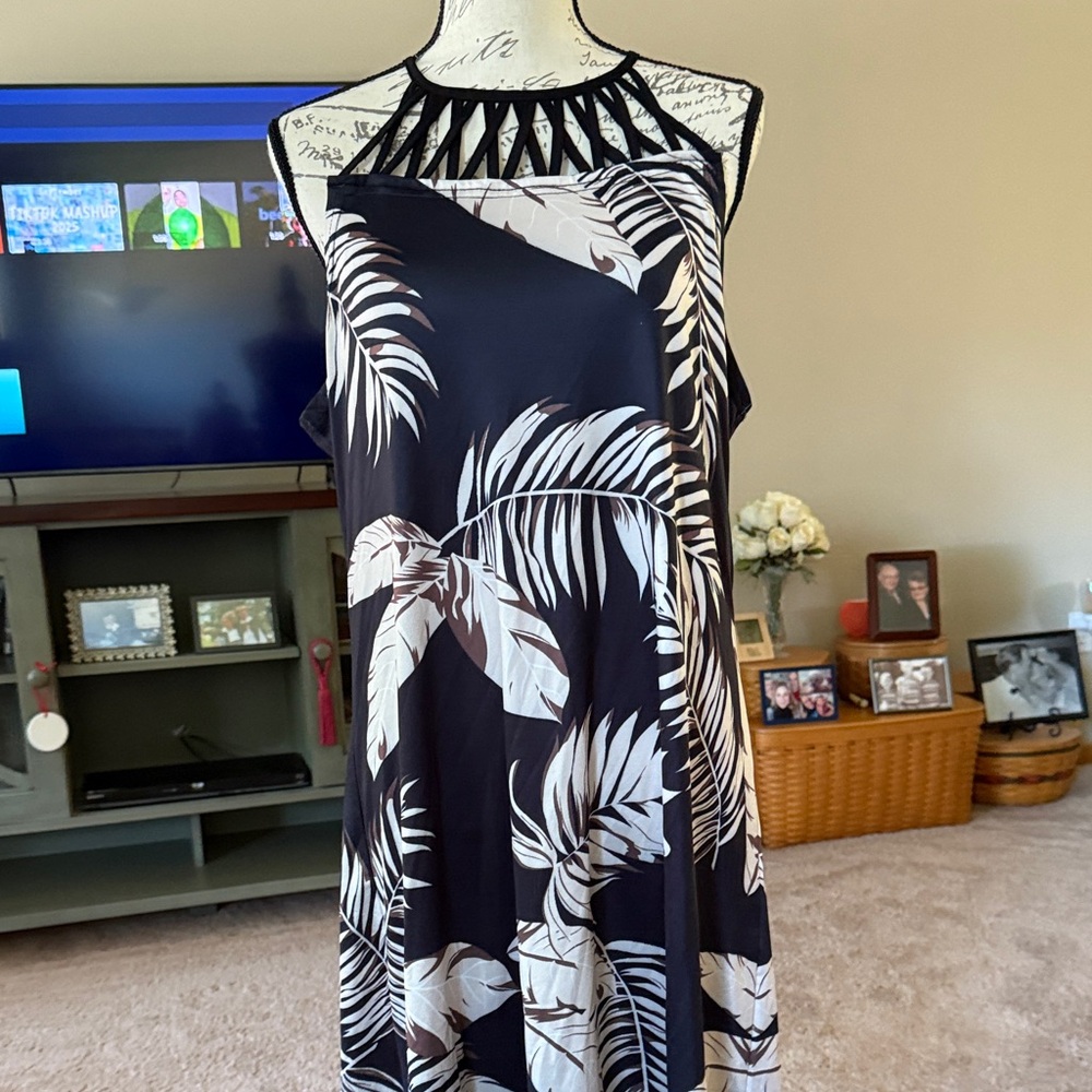 Chic Black, White and Cream Leaf Print Midi Dress